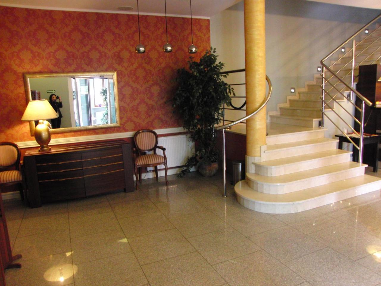Hotel Dworek*** 斯凯尔涅维采 外观 照片