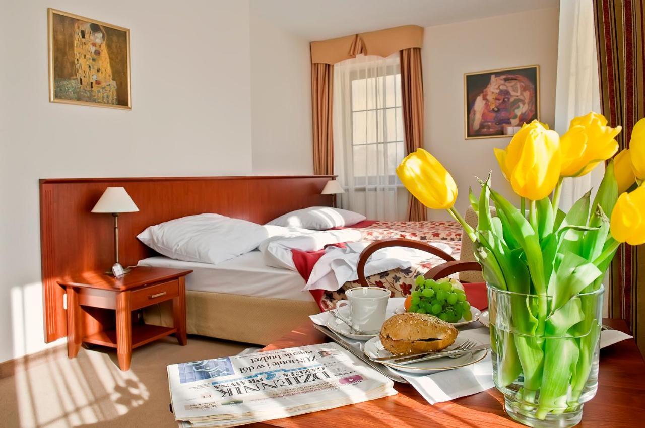 Hotel Dworek*** 斯凯尔涅维采 外观 照片