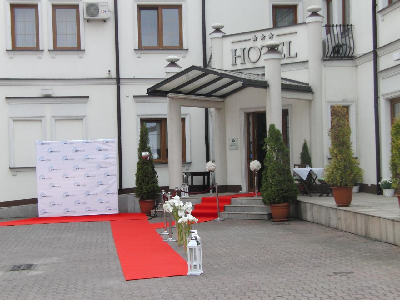 Hotel Dworek*** 斯凯尔涅维采 外观 照片