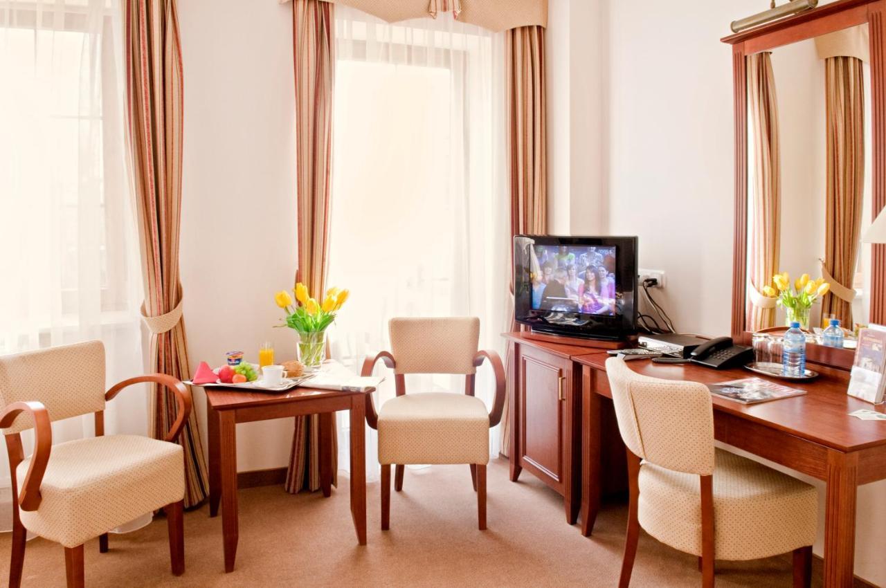 Hotel Dworek*** 斯凯尔涅维采 外观 照片