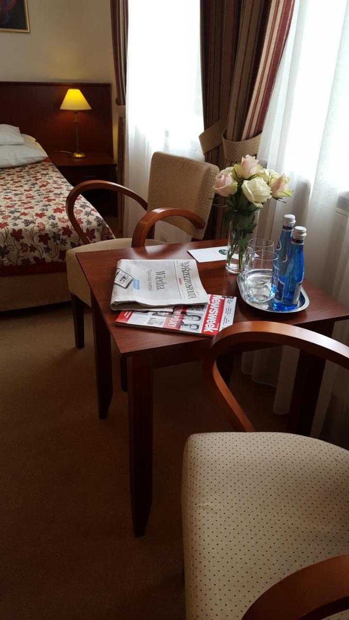 Hotel Dworek*** 斯凯尔涅维采 外观 照片